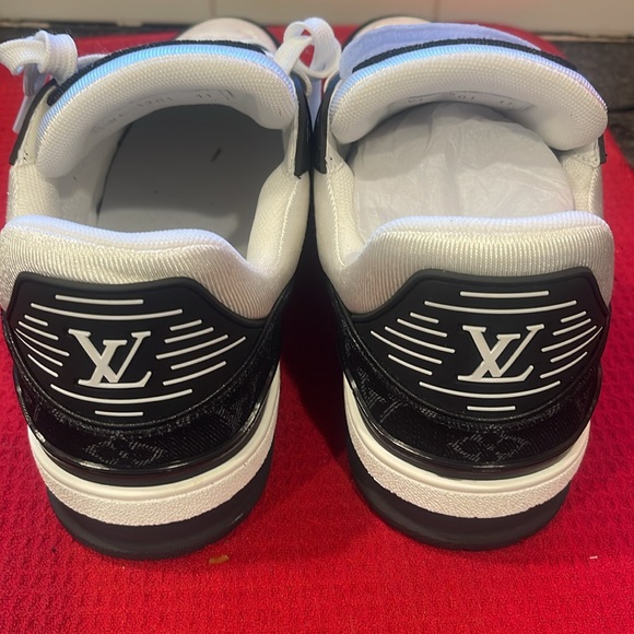 Louis Vuitton Low Trainers Size 11 - Picture 6 of 9
